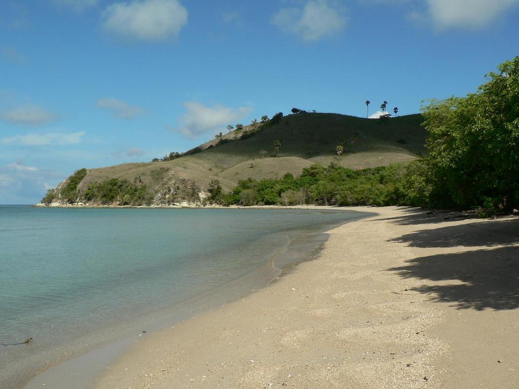 Waecicu Eden Beach Hotel Labuan Bajo Buitenkant foto